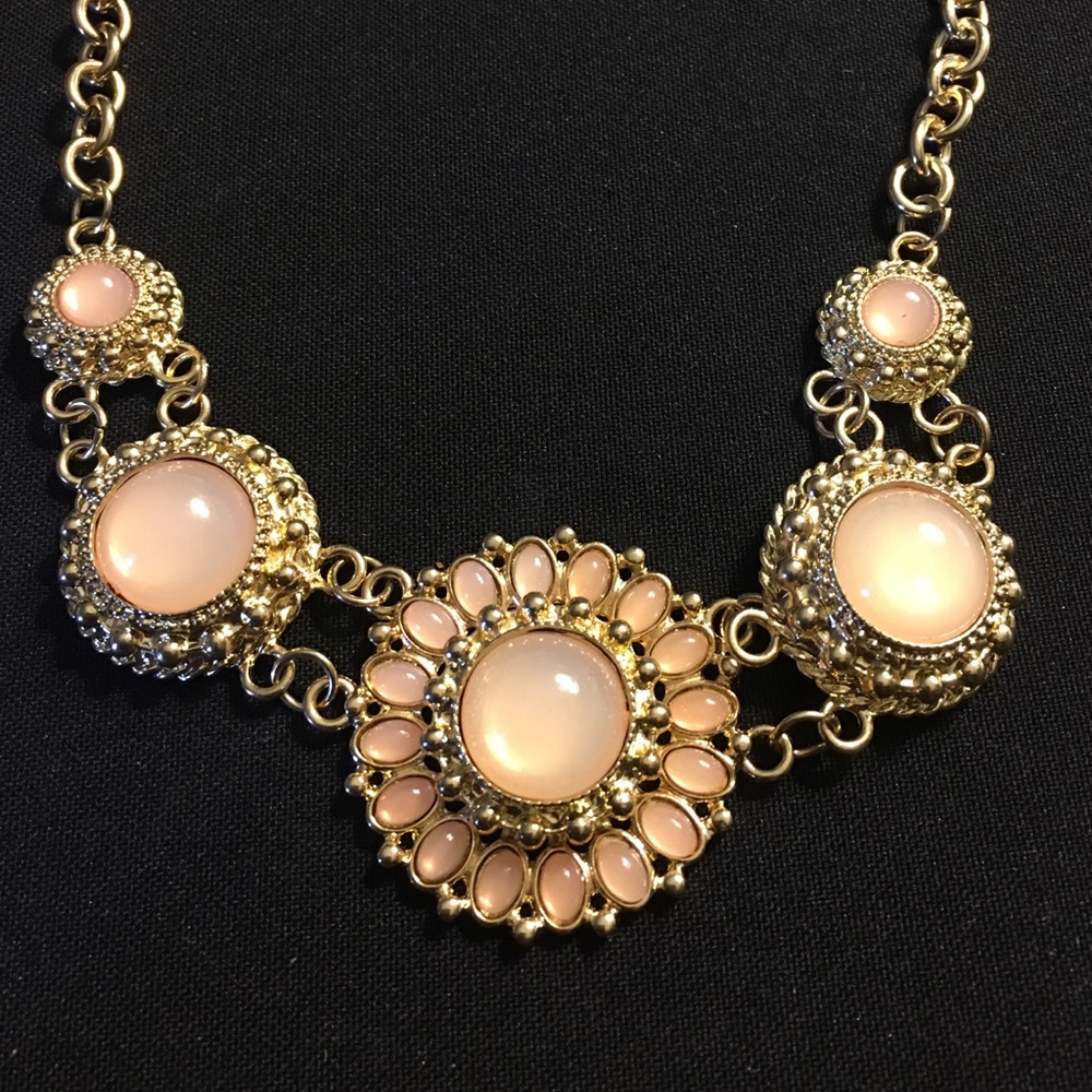 Elegant statement necklace and earrings set
